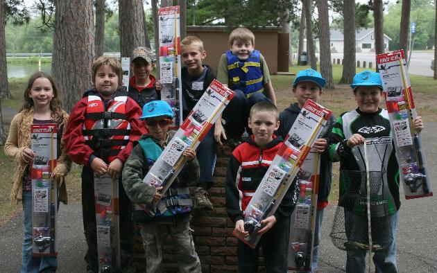 kids holding free fishing poles